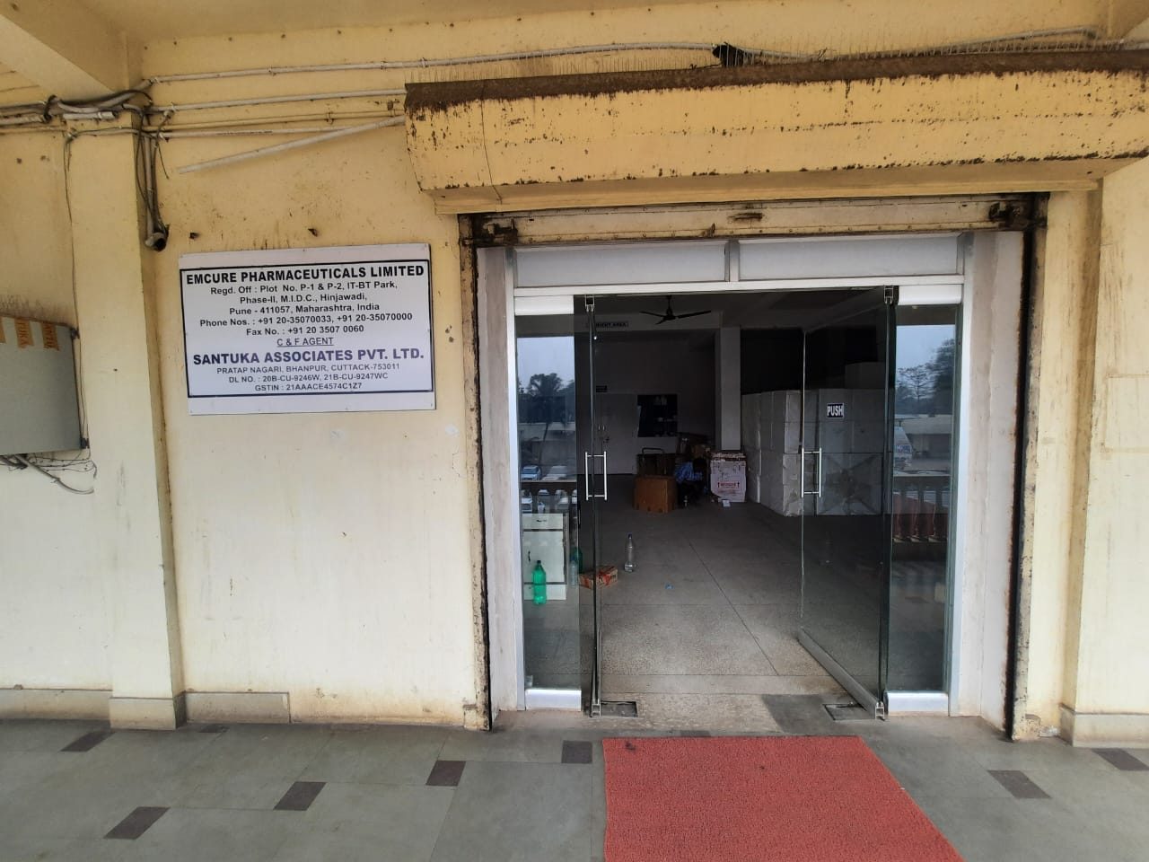 Client-specific godown bay signage