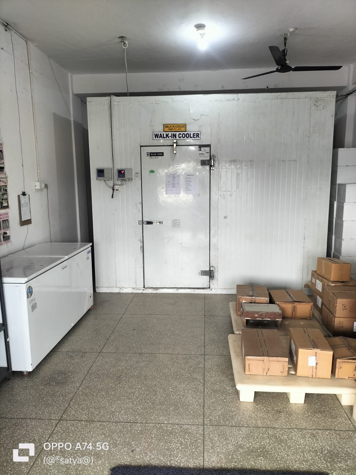 Walk-in cold storage cooler