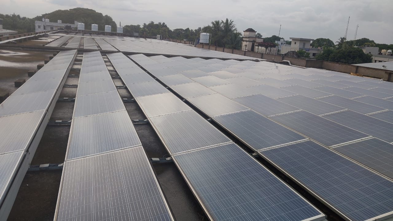 Rooftop solar panel array